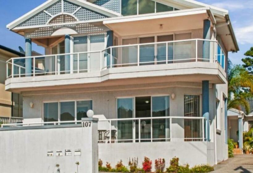 By The Beach   Waterfront Ettalong Beach