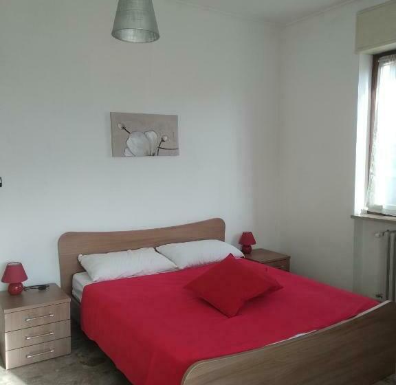 Casa Nebieu In Edificio Indipendente Nel Centro Di Monforte