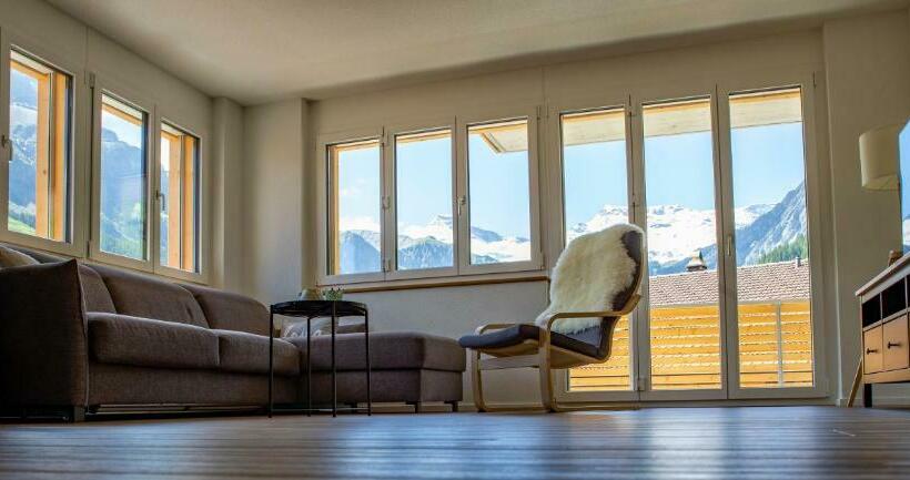 Chuenislodge1 Neu, Grosse Terrasse & Designerofen, Prächtige Aussicht