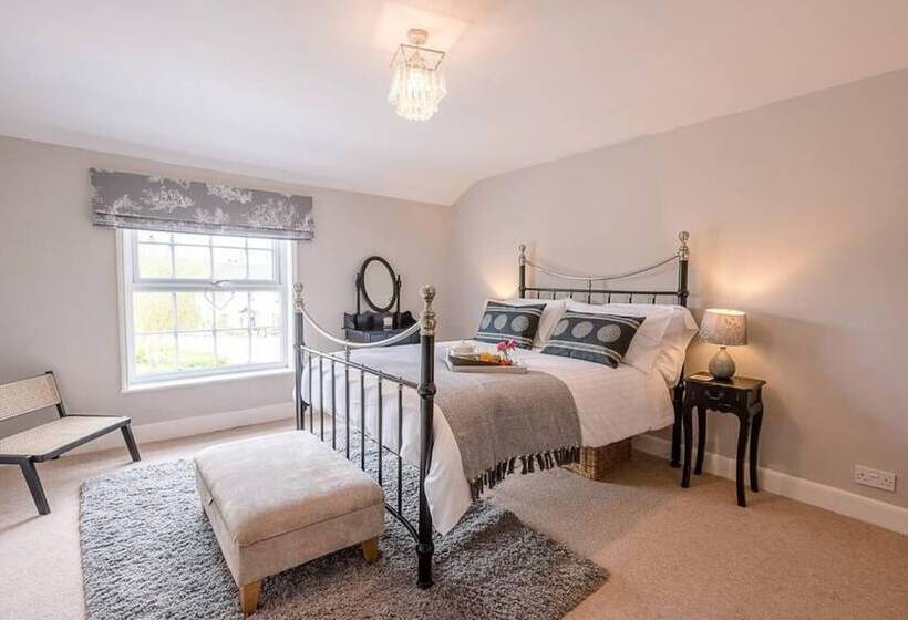 Coachman S Cottage, Wrentham