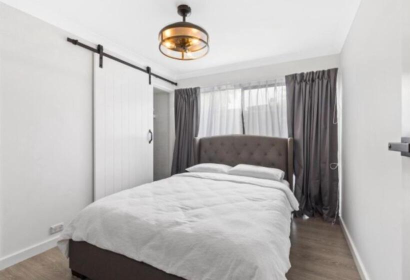 Coastal Cottage   Ettalong Beach