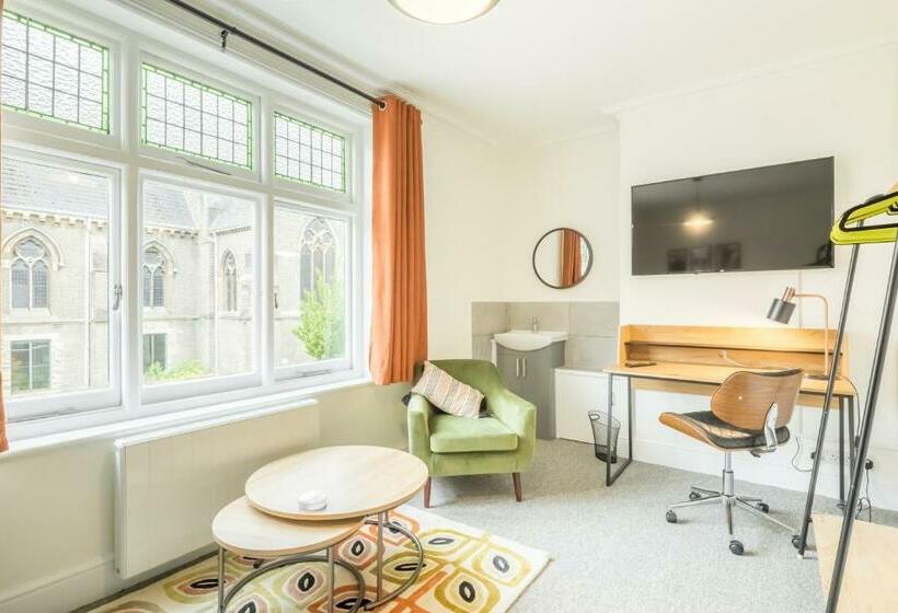 Fabulous Large Apartment For 7 Central Cambridge