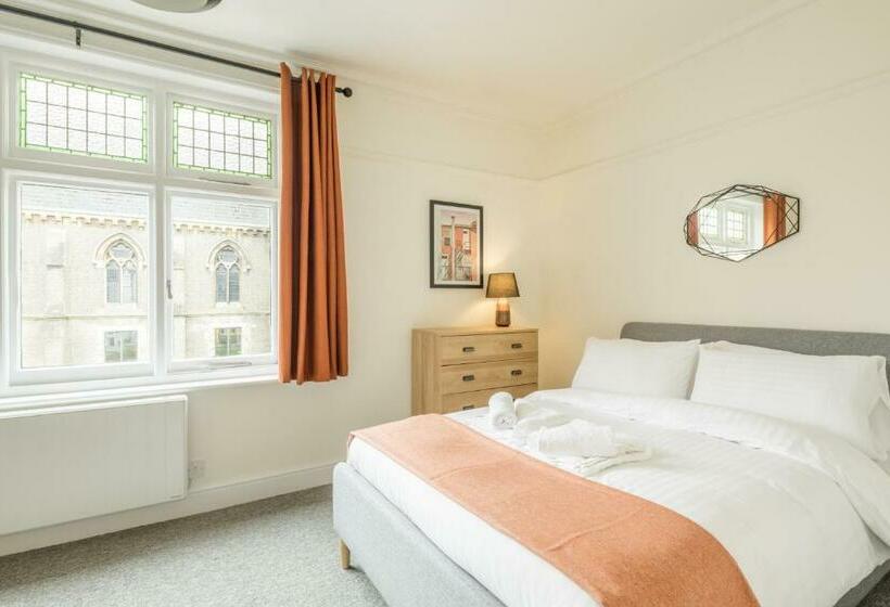 Fabulous Large Apartment For 7 Central Cambridge