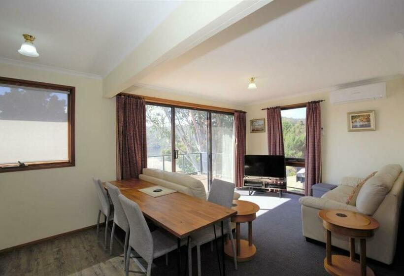 Lakeview 2 6 Townsend Street