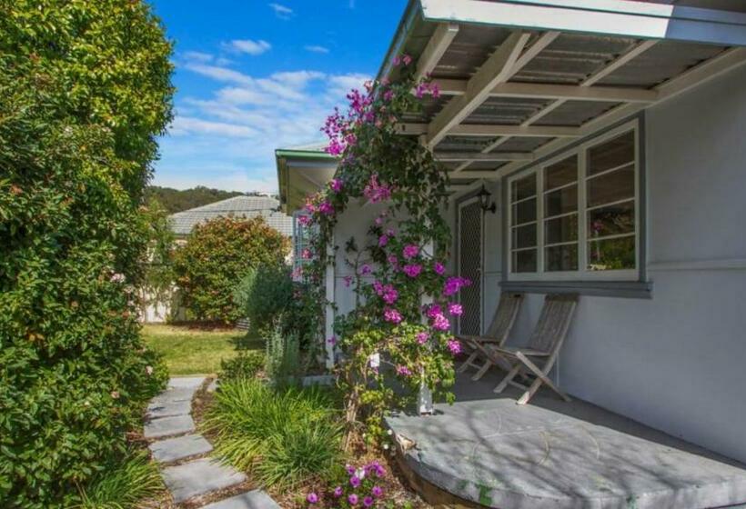 Lazy Days Seaside Cottage   Umina Beach