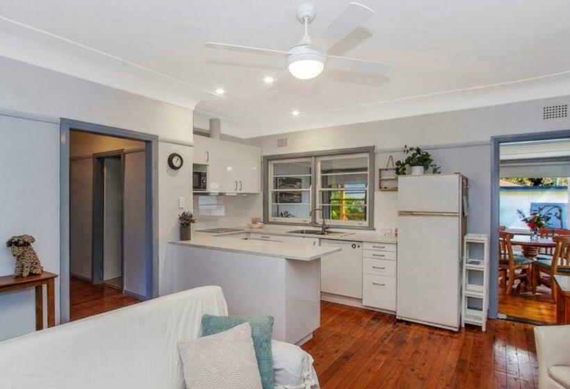 Lazy Days Seaside Cottage   Umina Beach