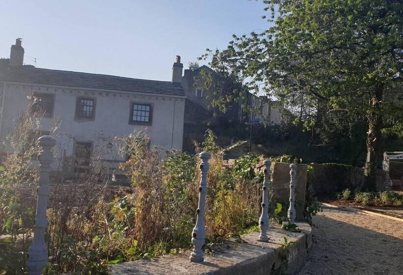 Sparks Family Suite In Canalside Guesthouse