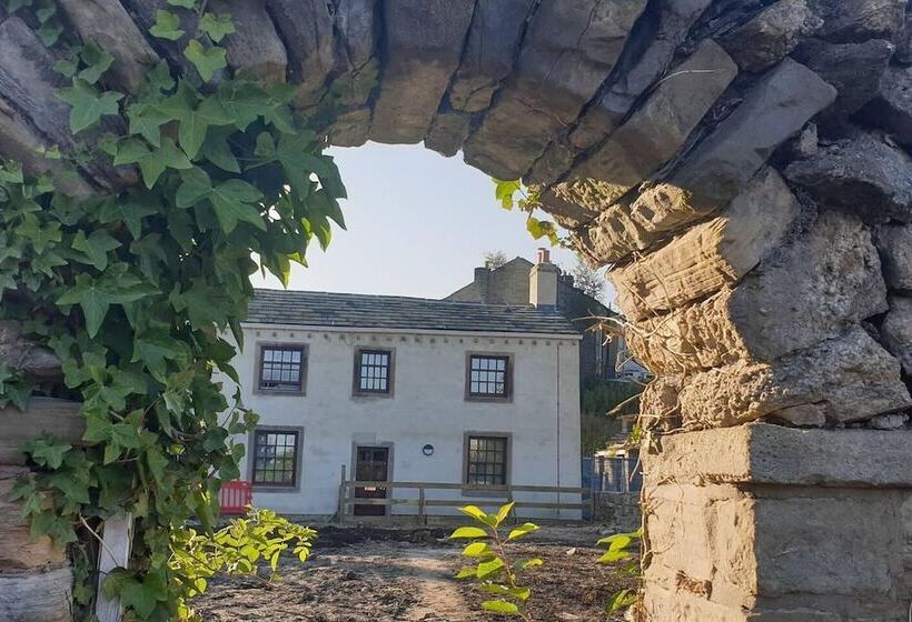 Sparks Family Suite In Canalside Guesthouse