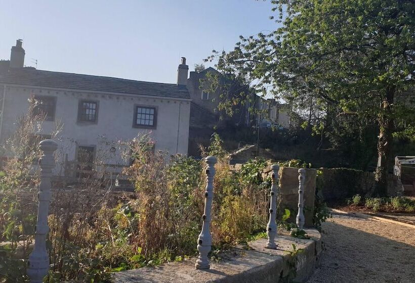 Sparks Family Suite In Canalside Guesthouse