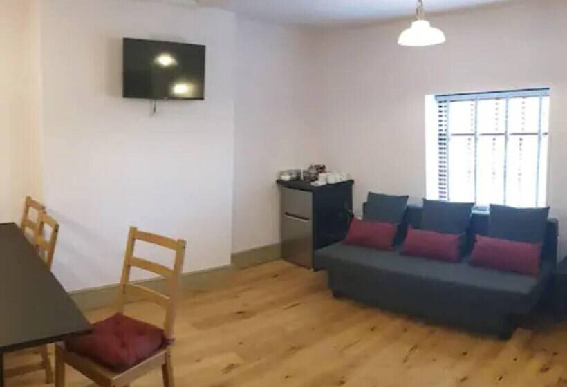 Sparks Family Suite In Canalside Guesthouse