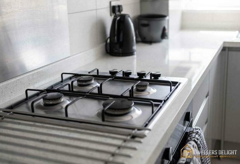 Stylish Flat 2 Bedroom With Free Wifi & Parking Chigwell Epping London