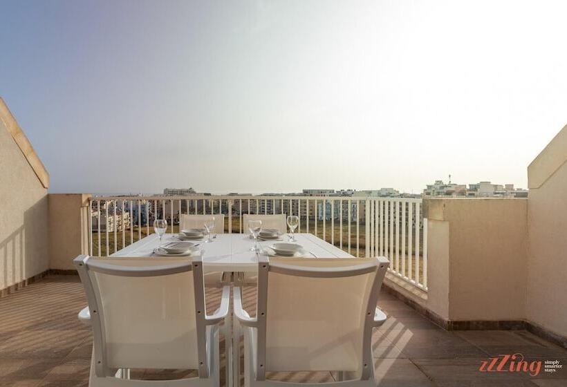 Sunny Penthouse Wterrace And Open Views