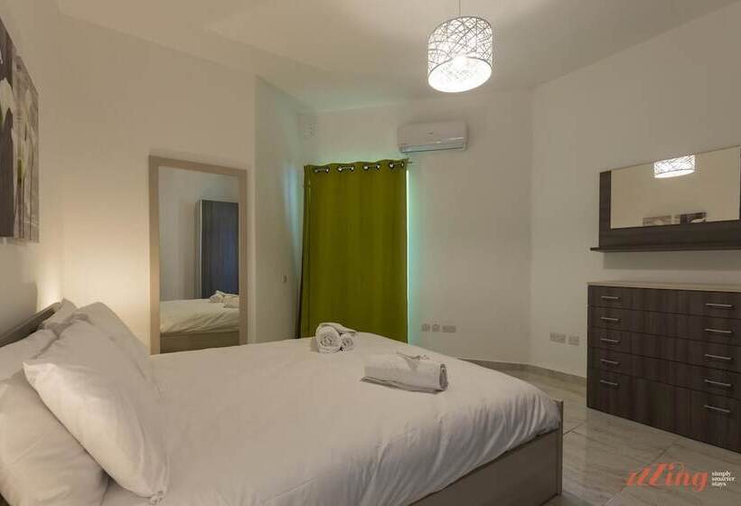 Sunny Penthouse Wterrace And Open Views