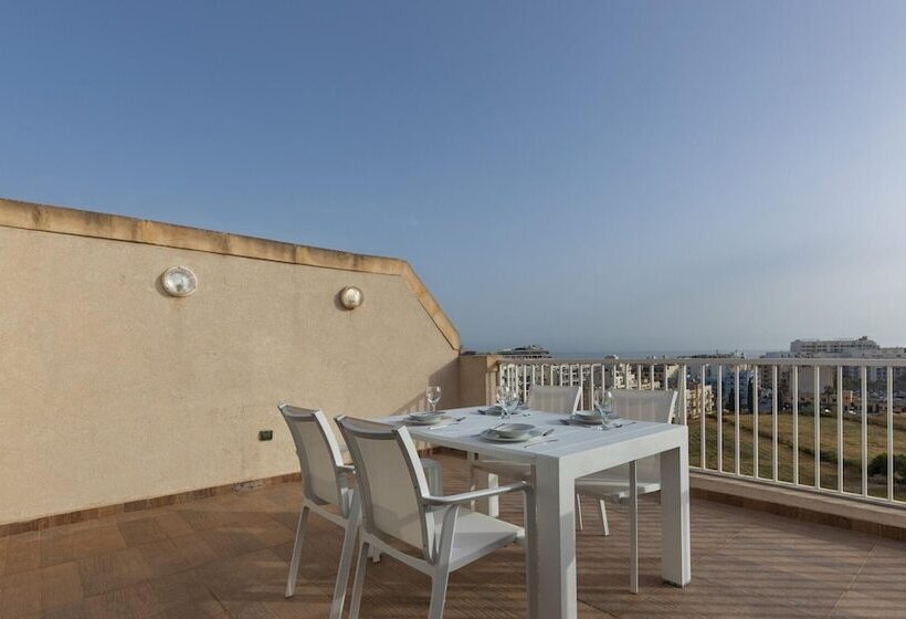 Sunny Penthouse Wterrace And Open Views