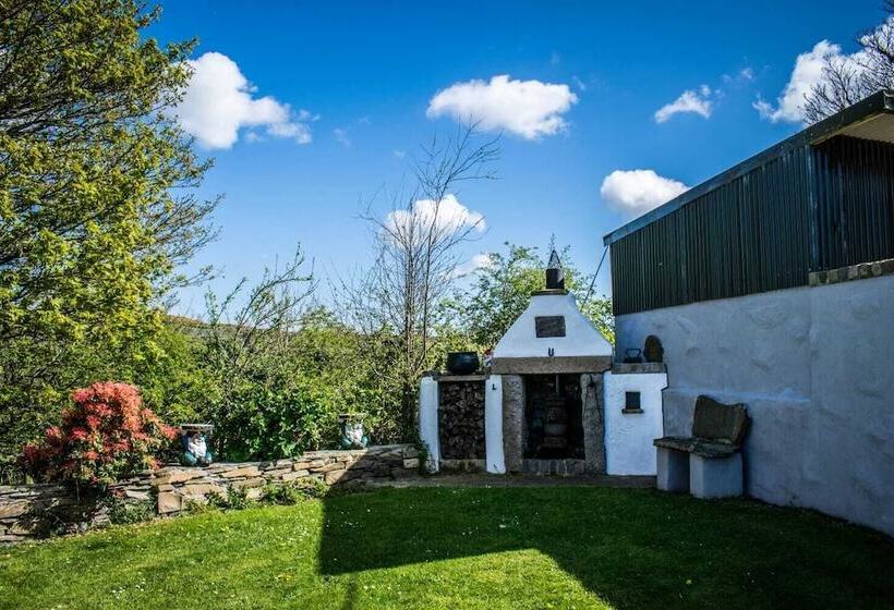 The Heights & Hollows Farmhouse, Saul, Downpatrick, Sleeps 14