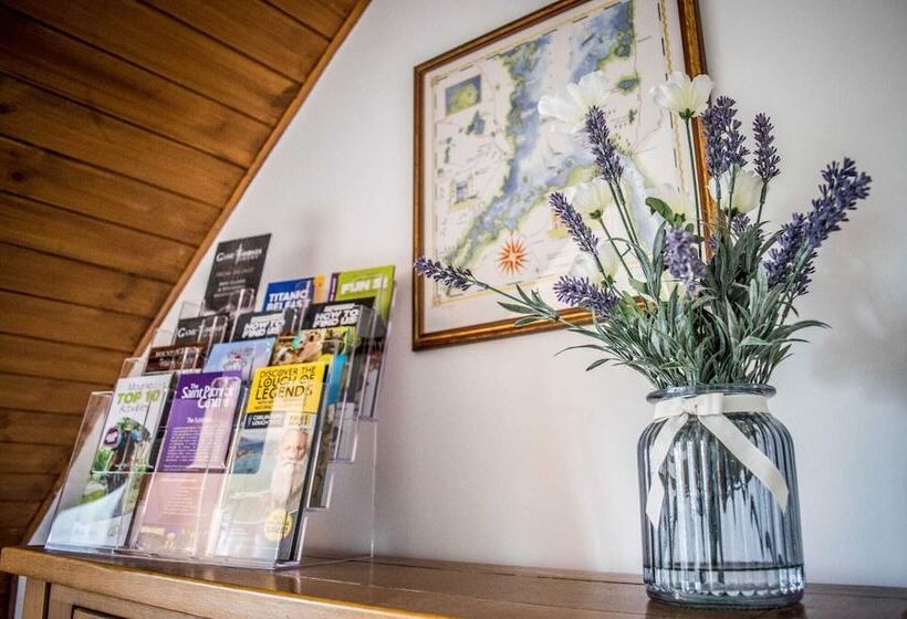 The Heights & Hollows Farmhouse, Saul, Downpatrick, Sleeps 14