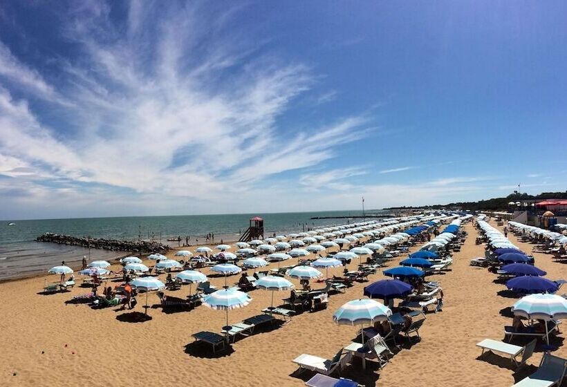 Three Room Apartment In Residence With Sea View By Beahost Rentals