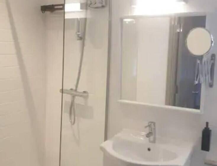 Buck   En Suite Room In Canalside Guesthouse