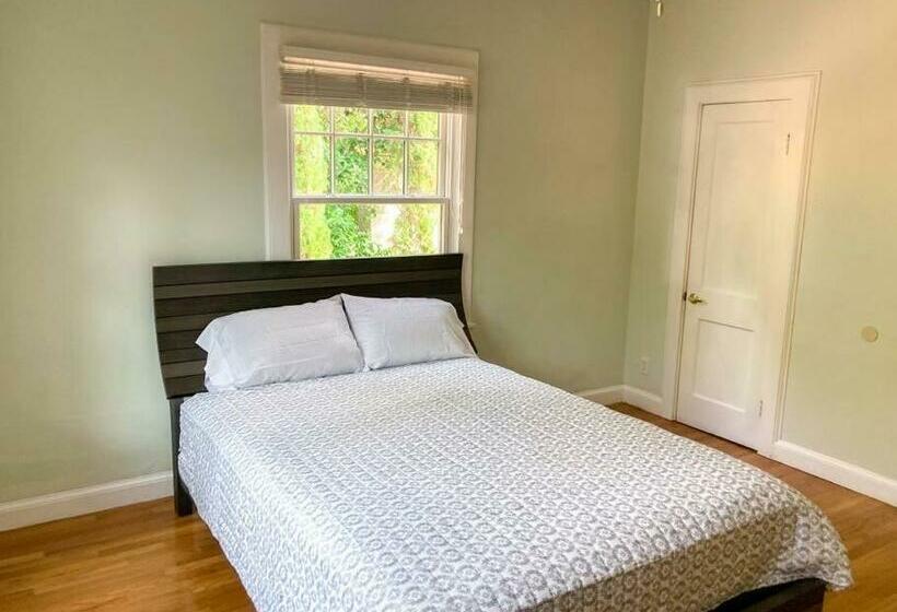 University House   8 Bedrooms Walk To Uf / Stadium