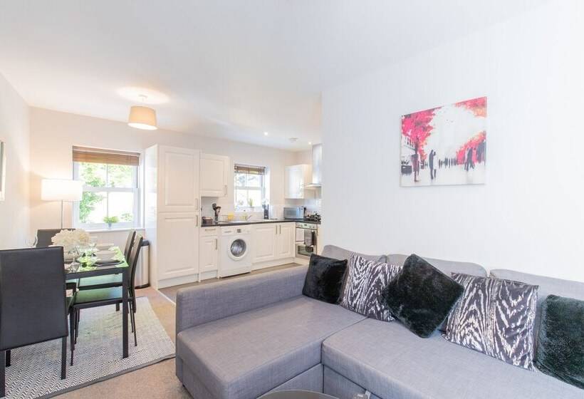 Velvet 2 Bedroom Apartment, Brewery Road, Hoddesdon