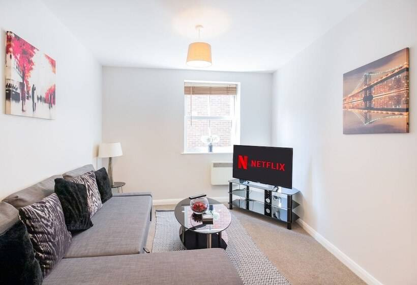 Velvet 2 Bedroom Apartment, Brewery Road, Hoddesdon