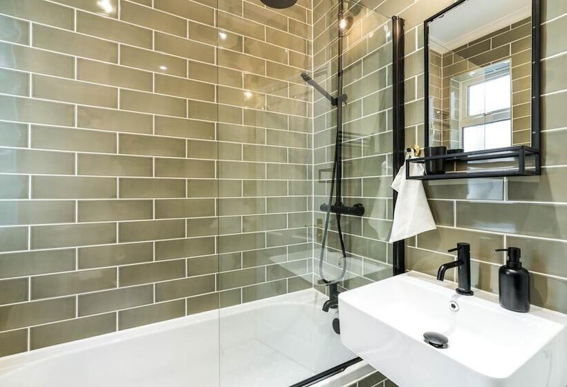 Beautiful 1bd Garden Flat In Golders Green