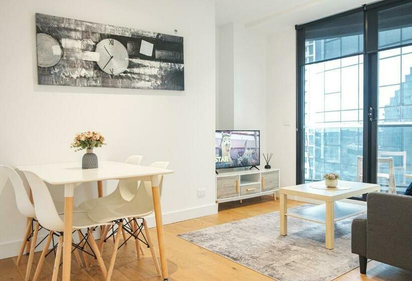 Box Hill Center 2br1ba View Balcony Wifi Parking