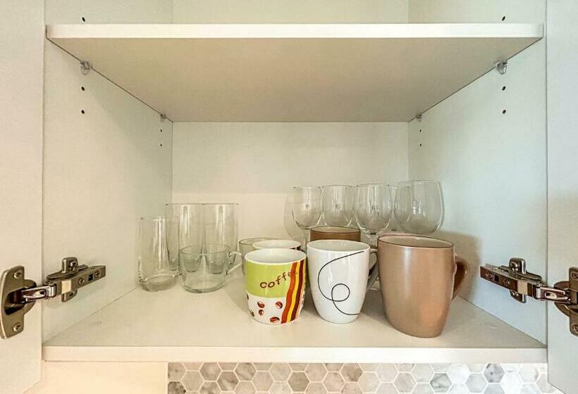 Box Hill Center 2br1ba View Balcony Wifi Parking