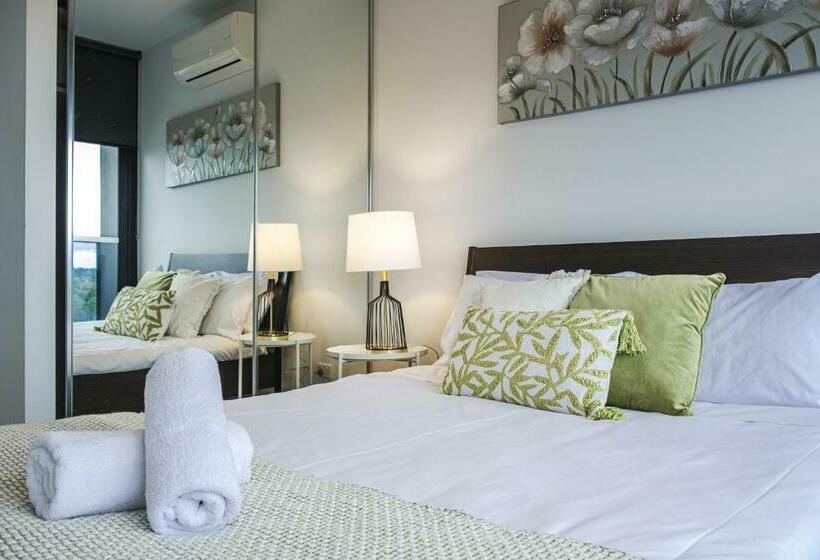 Box Hill Center 2br1ba View Balcony Wifi Parking