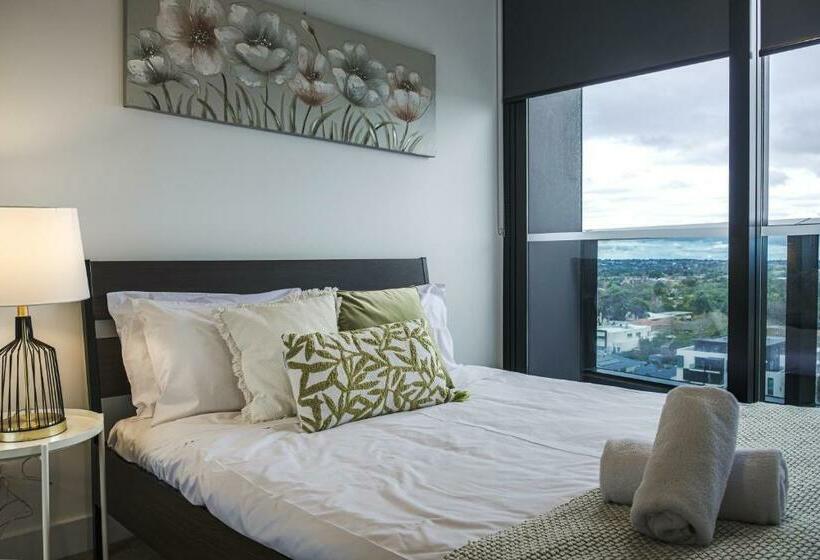 Box Hill Center 2br1ba View Balcony Wifi Parking
