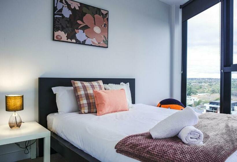 Box Hill Center 2br1ba View Balcony Wifi Parking