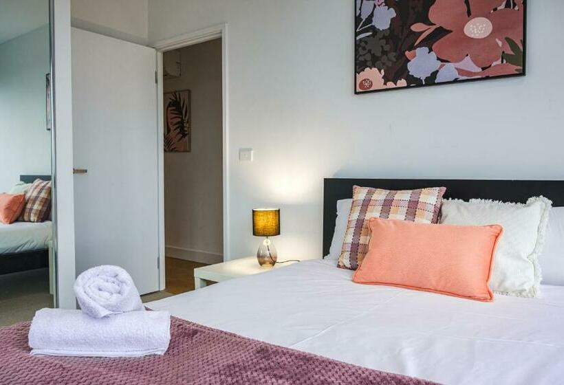 Box Hill Center 2br1ba View Balcony Wifi Parking