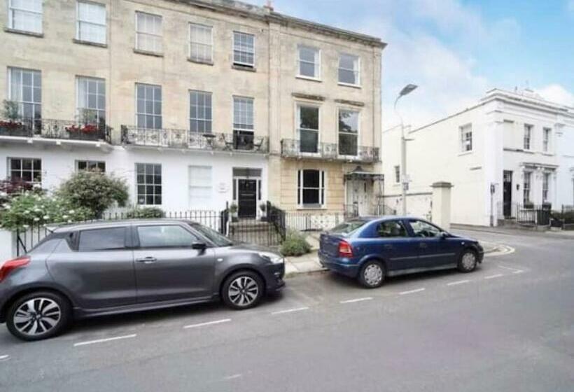 Chic Apt In Central Cheltenham