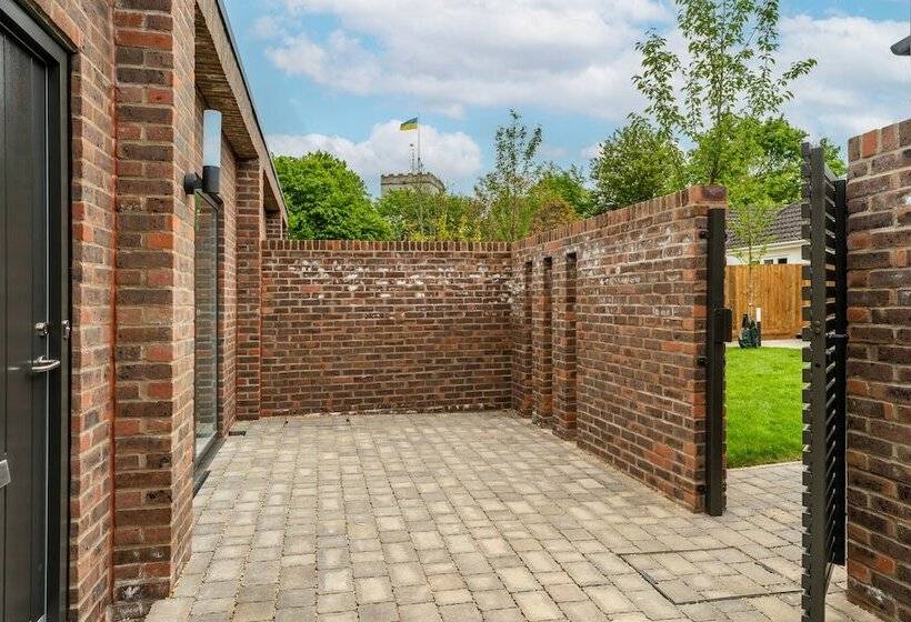 Citystay Finch House