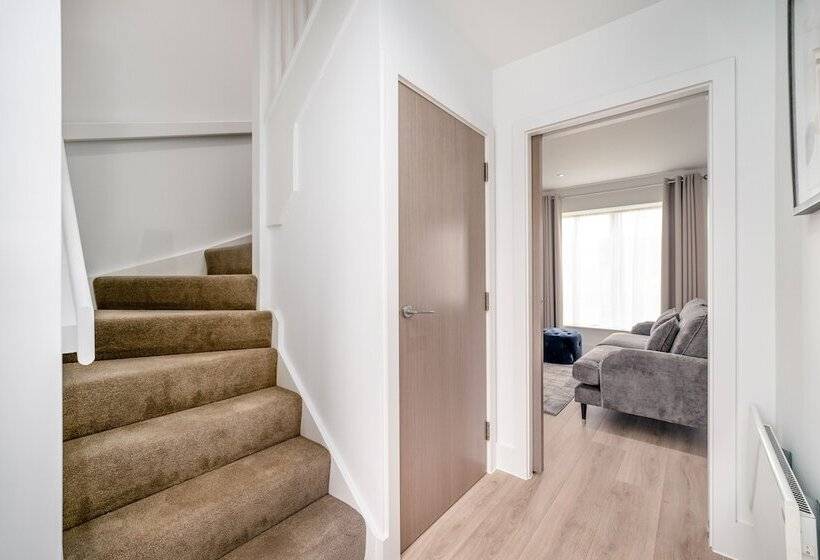 Citystay Finch House