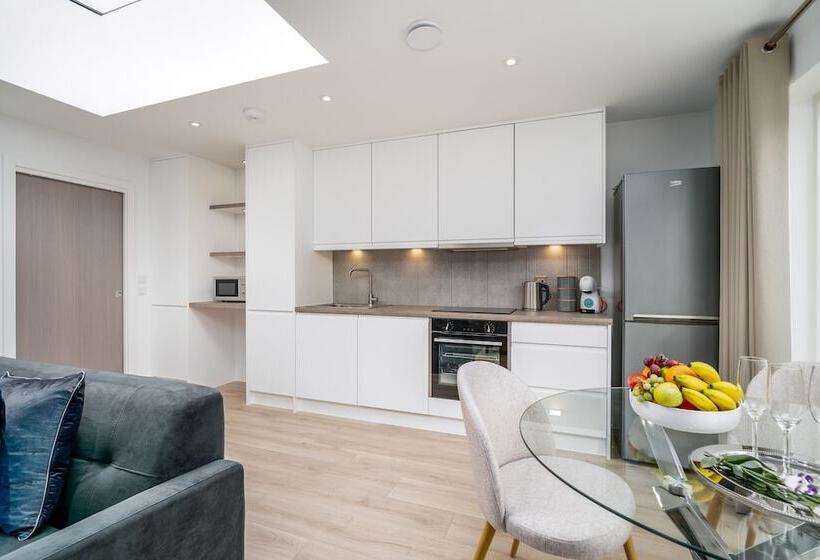 Citystay Finch House