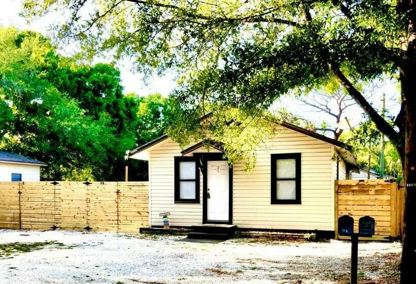 Two Fully Equipped Apartments And A Studio 5 Miles From The Beach