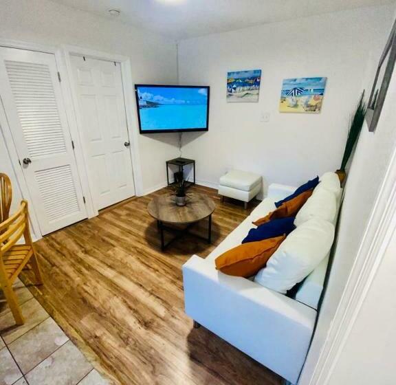 Two Fully Equipped Apartments And A Studio 5 Miles From The Beach