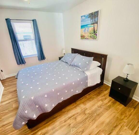 Two Fully Equipped Apartments And A Studio 5 Miles From The Beach