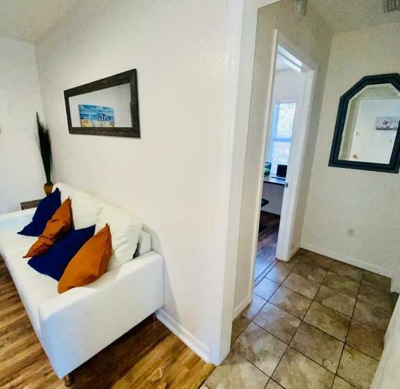 Two Fully Equipped Apartments And A Studio 5 Miles From The Beach