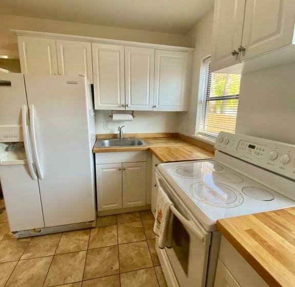 Two Fully Equipped Apartments And A Studio 5 Miles From The Beach