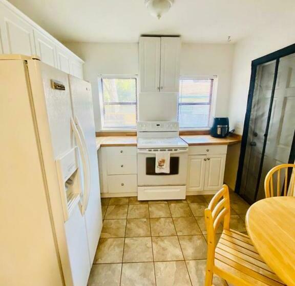 Two Fully Equipped Apartments And A Studio 5 Miles From The Beach