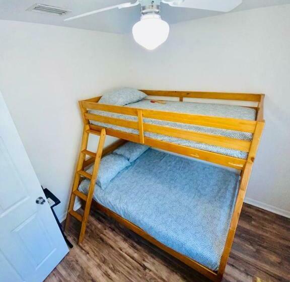 Two Fully Equipped Apartments And A Studio 5 Miles From The Beach