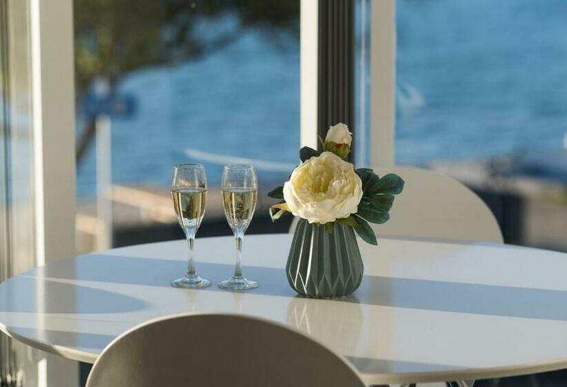 La Voyageur Apartments