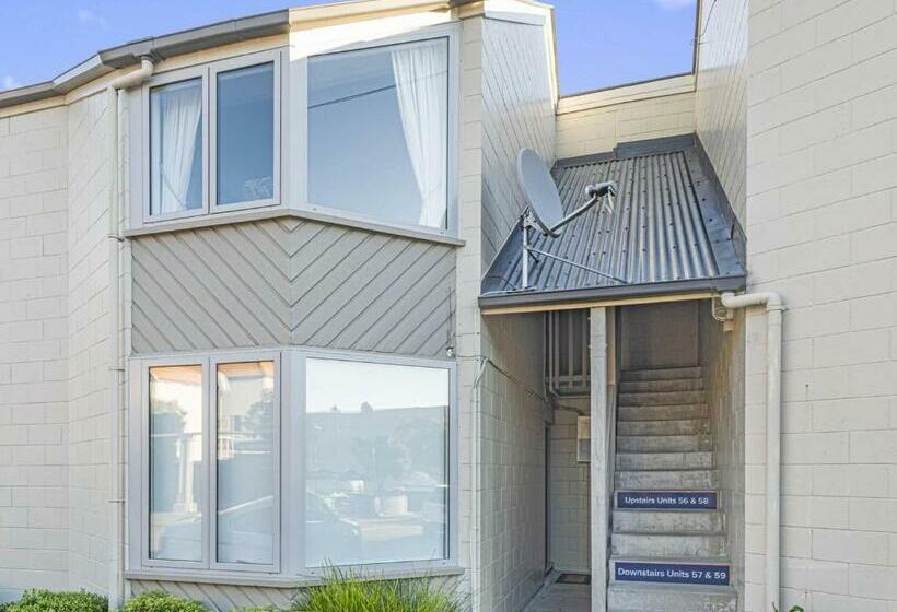 La Voyageur Apartments