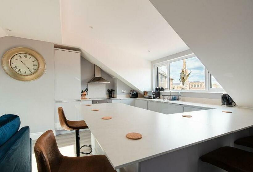 Stunning 2 Br Condo With Breathtaking Cathedral Views