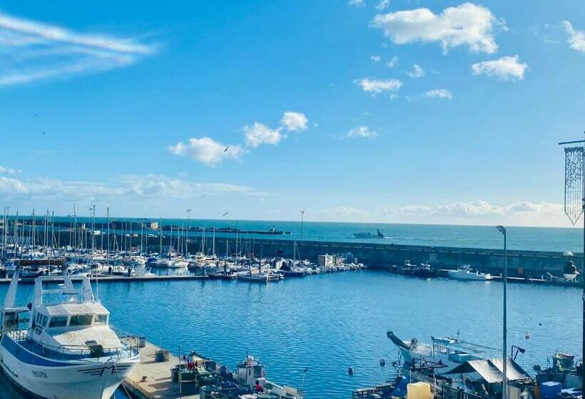 Luigi Balcon Sur La Mer Et Le Port De Sète