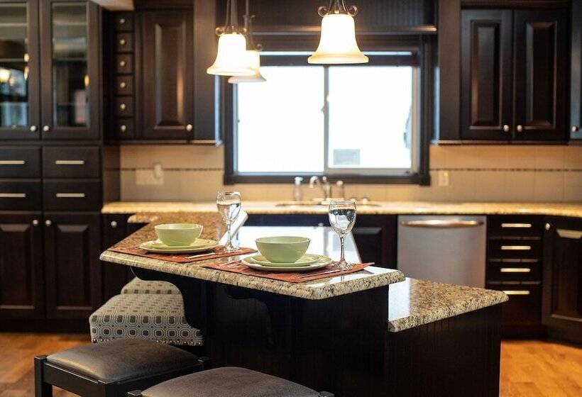 Mountain Gateway By Revelstoke Vacations