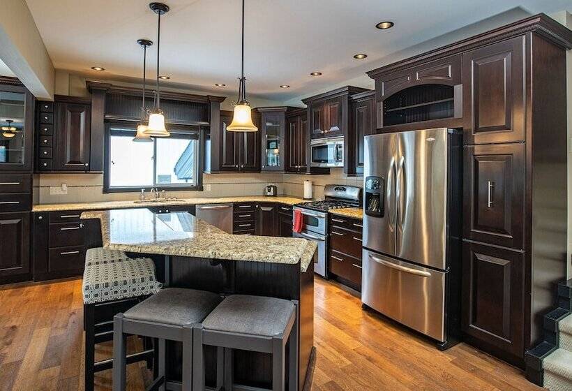 Mountain Gateway By Revelstoke Vacations