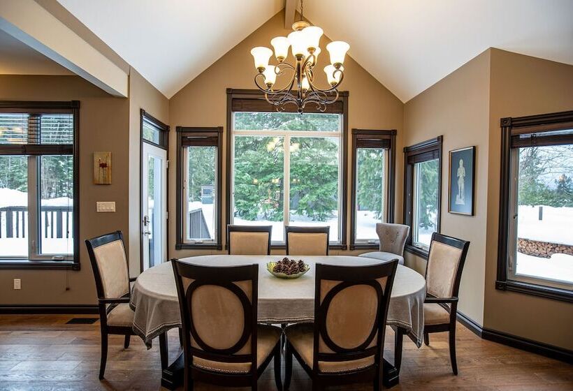 Mountain Gateway By Revelstoke Vacations